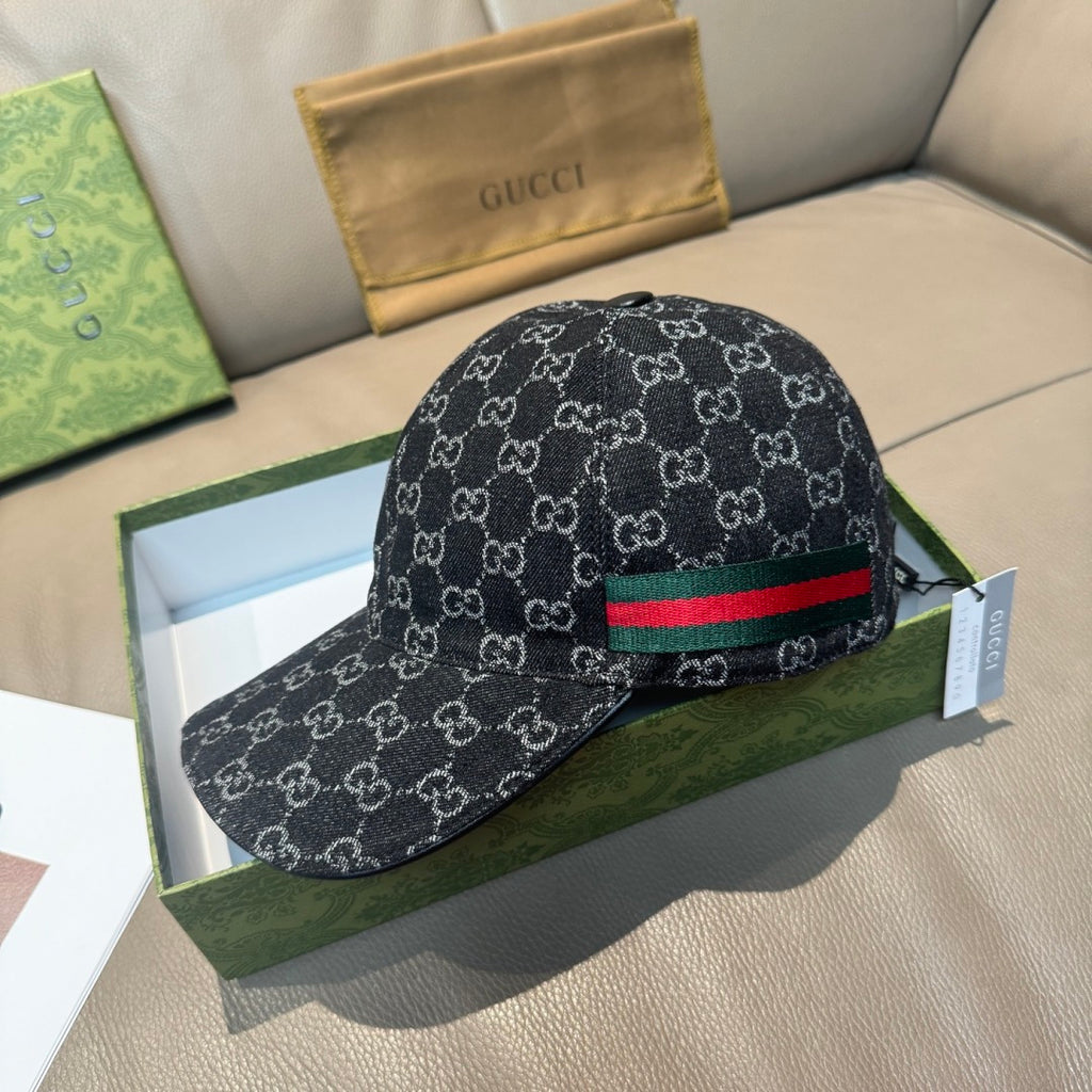 Gucci GG jacquard baseball cap in dark navy with green and red web stripe