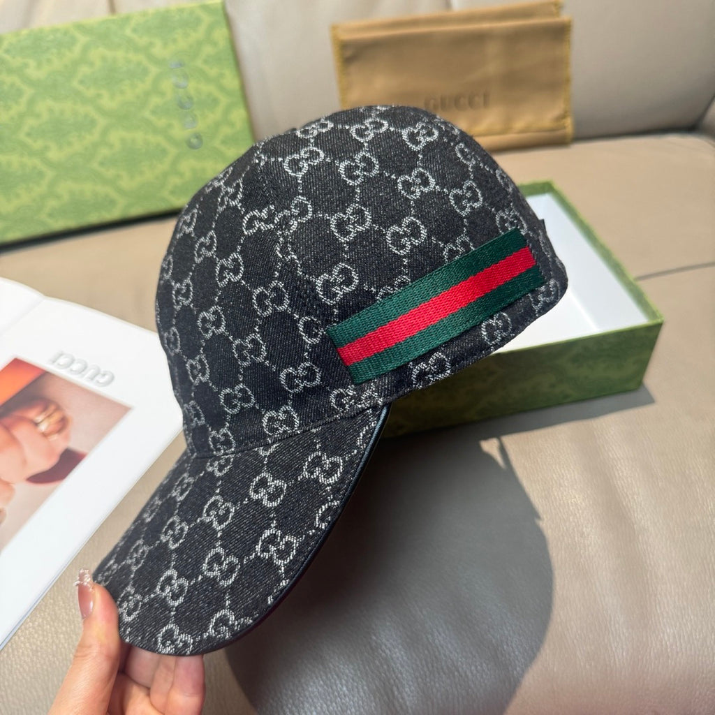 Gucci GG jacquard baseball cap in dark navy with green-red web stripe