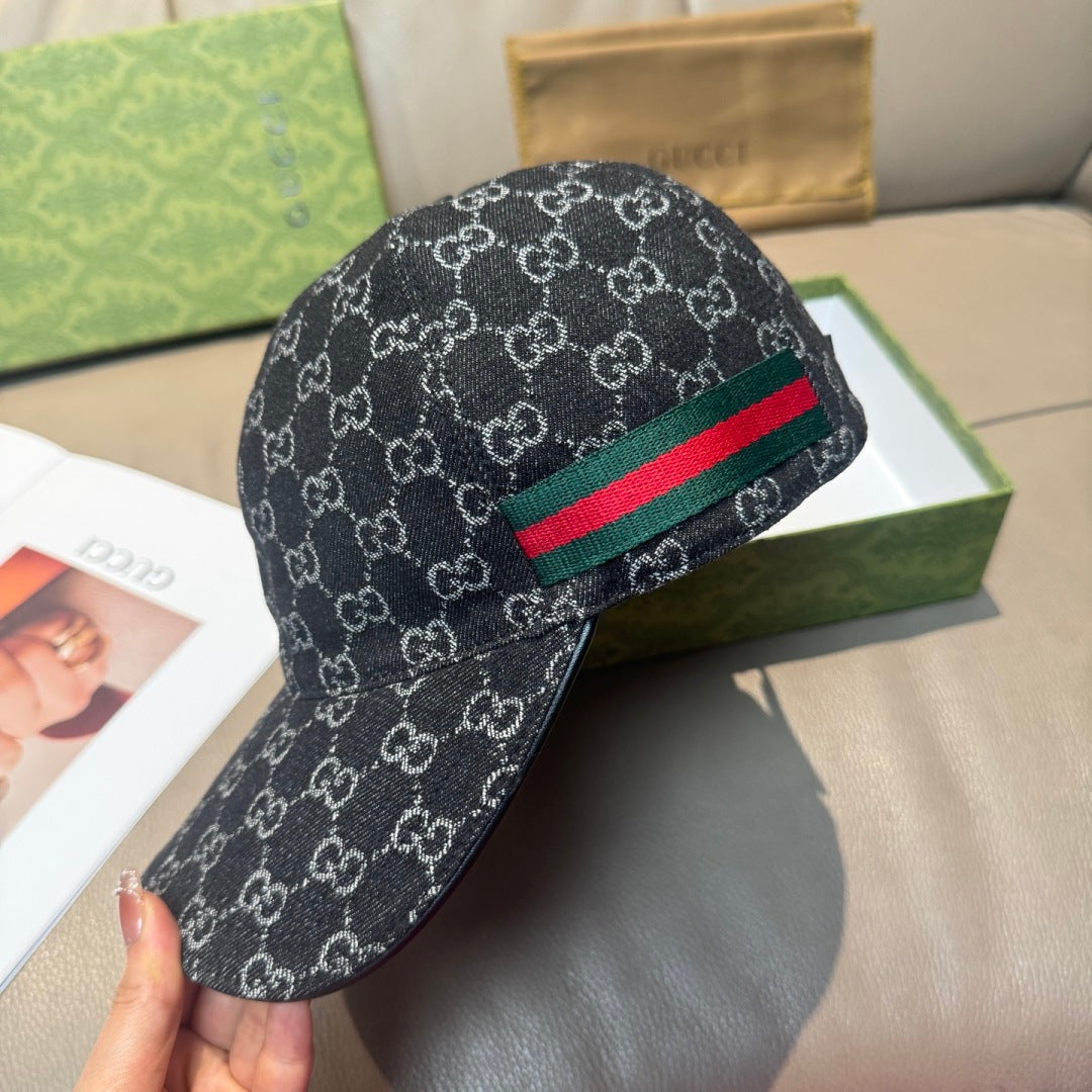 Gucci GG jacquard baseball cap in dark navy with green-red web stripe