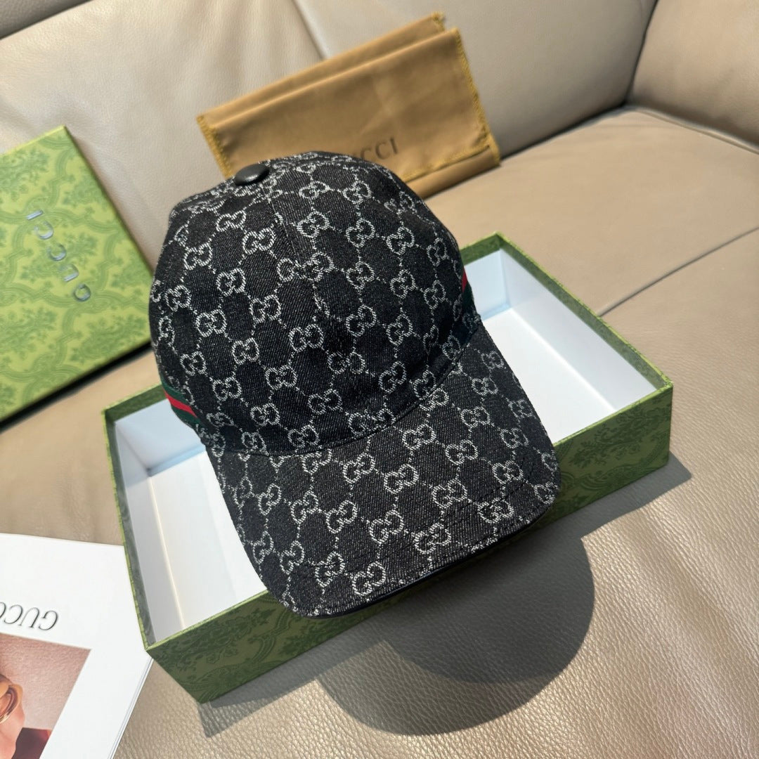 Gucci GG jacquard baseball cap with dark navy pattern and green-red stripe