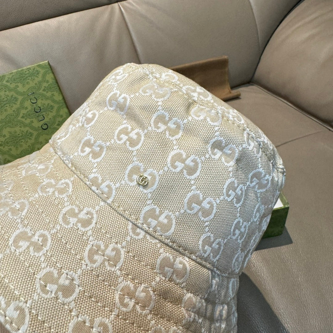 Gucci bucket hat beige/cream GG monogram close-up, textured fabric and seams