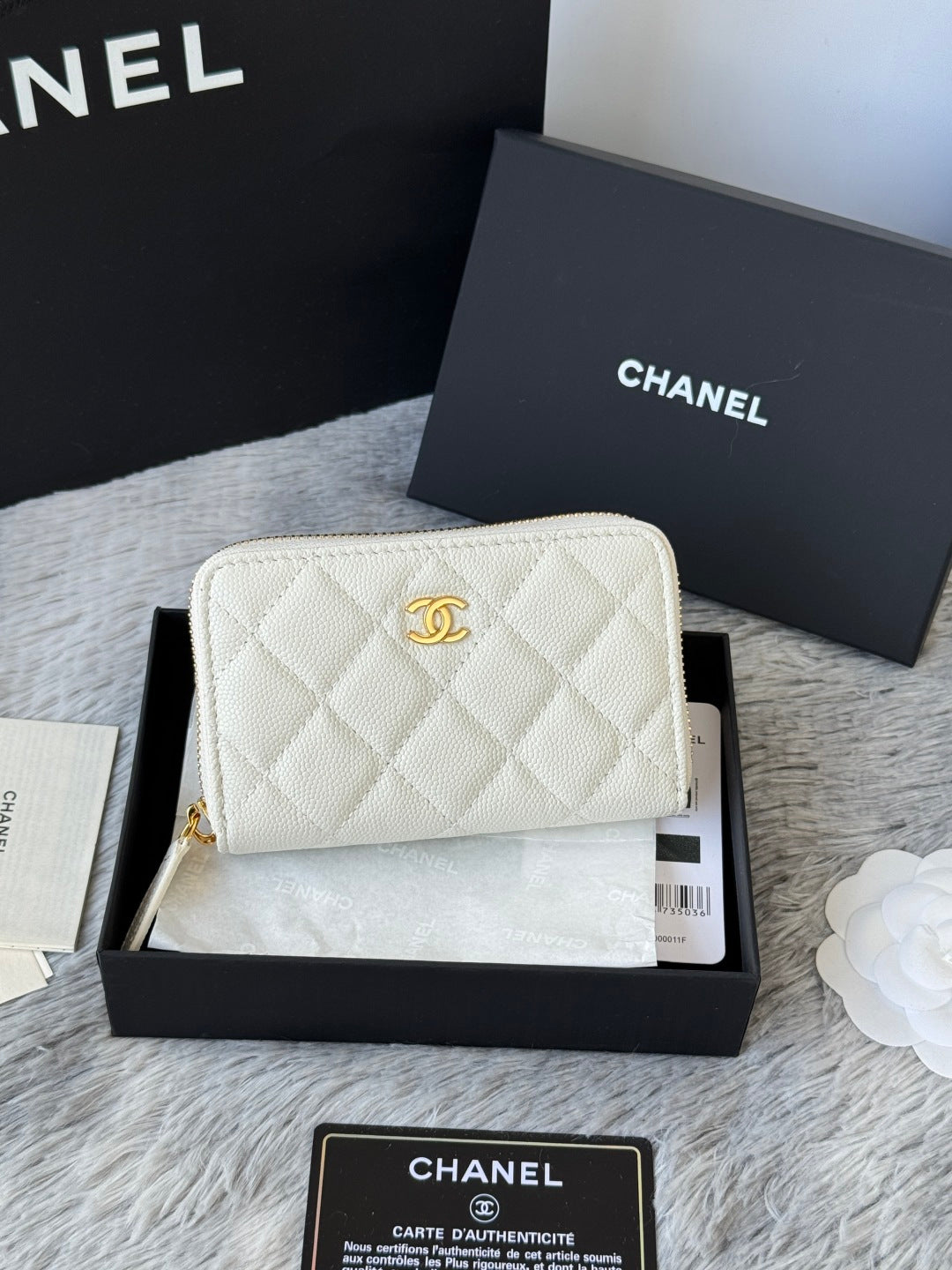 White quilted small bag with front CC emblem and gold zip top
