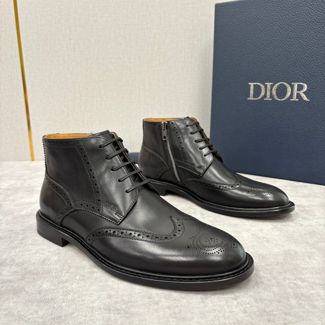 Dior unisex black leather lace-up boots with brogue wingtip perforations and toe cap