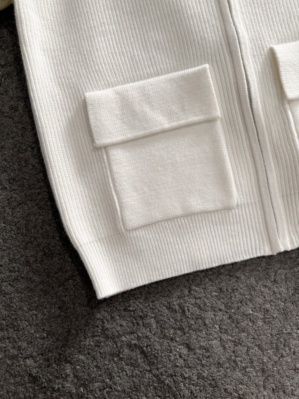 White jacket chest flap pocket on ribbed knit fabric