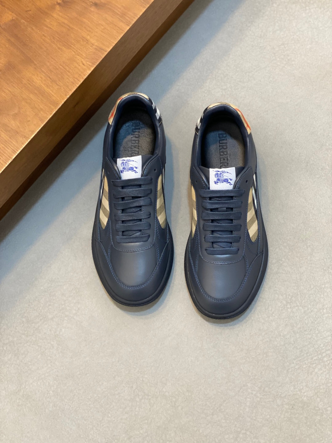 Burberry low-top sneakers in dark blue with check panel and lace-up