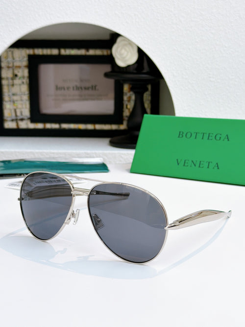 Bottega Veneta sunglasses with silver frame and dark gray tinted lenses