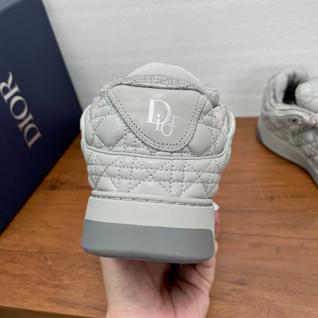 White quilted sneaker heel with Dior D emblem and cushioned collar