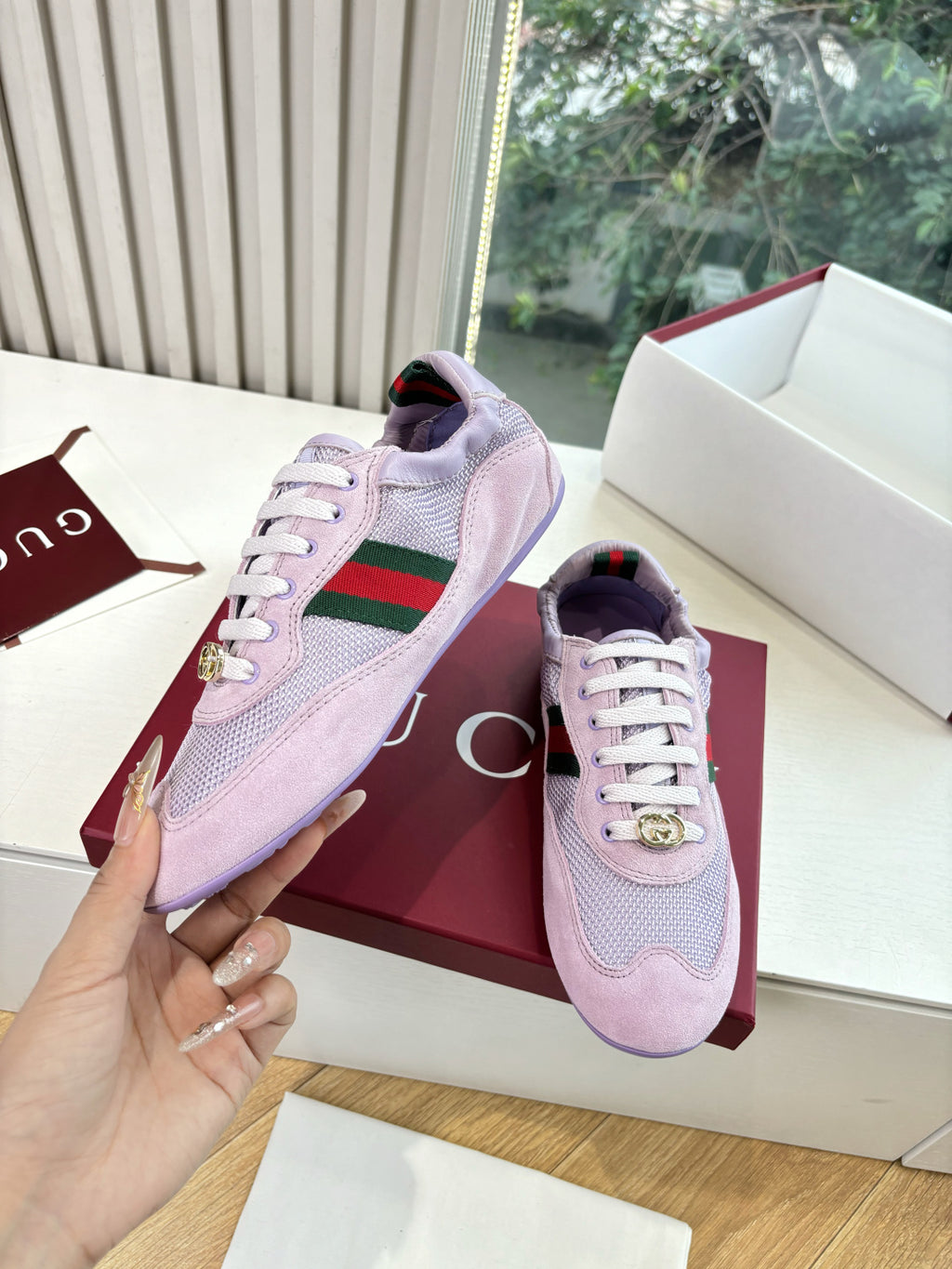 Lilac Gucci ladies sneakers with green-red side stripe, white laces, gold hardware