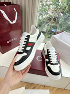 Gucci low-top sneakers, white laces with black-and-white panels and multicolor stripe