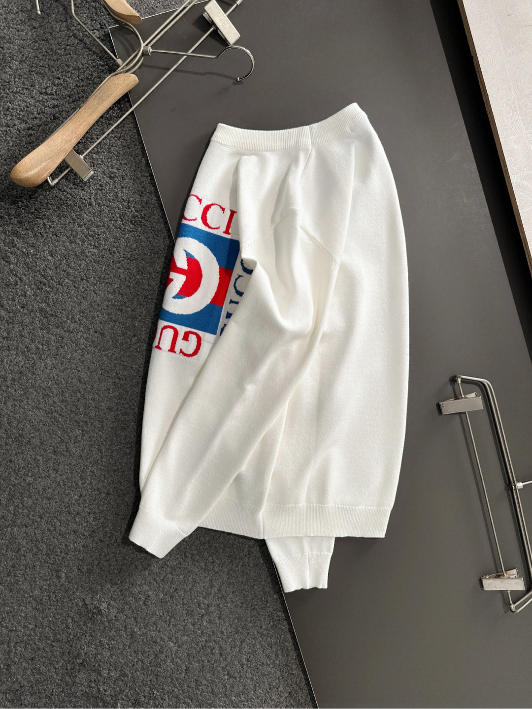 White crewneck sweatshirt with Gucci logo graphic print, long sleeves
