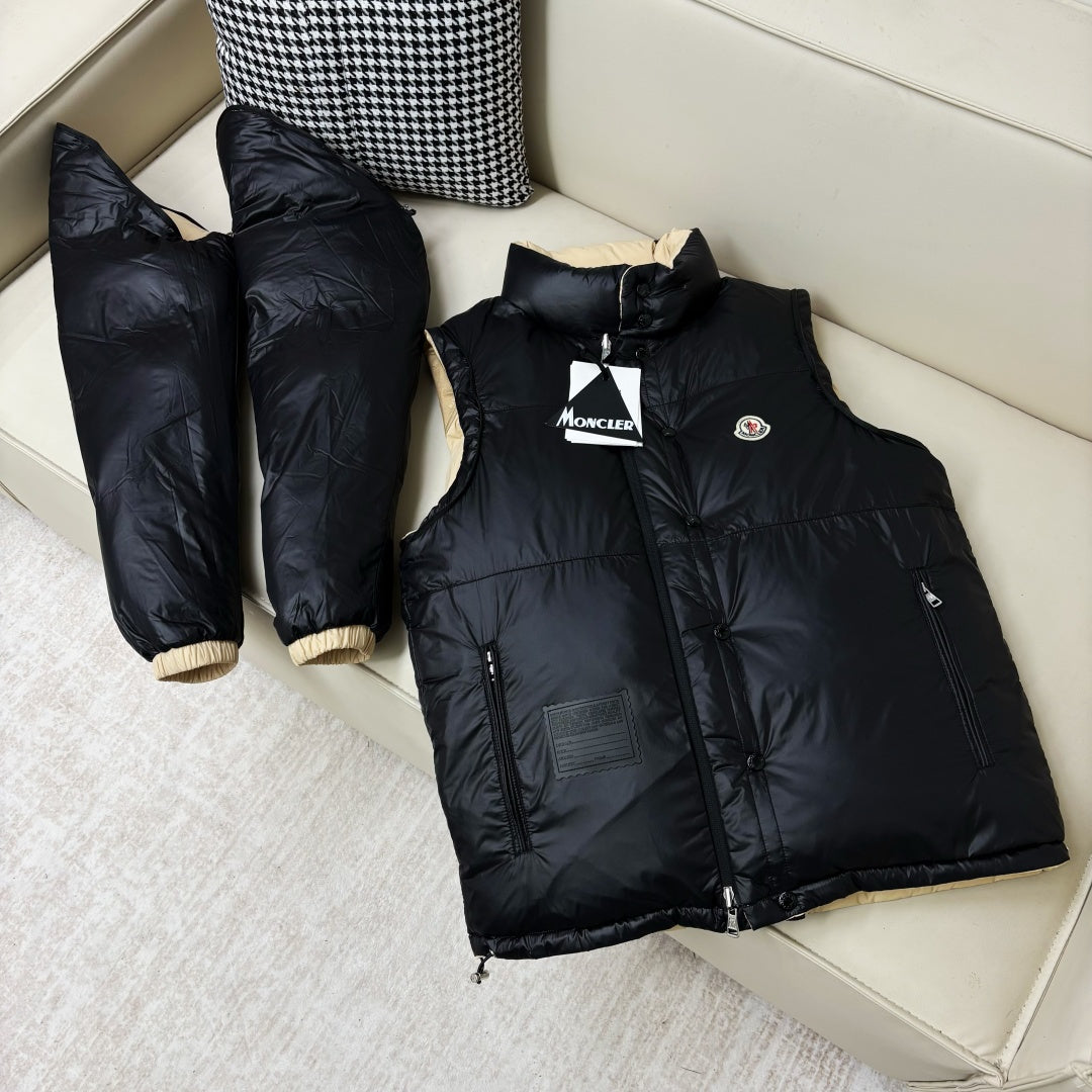 Moncler quilted puffer jacket with zipper front, black