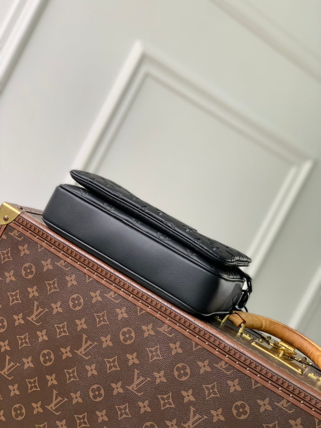 Louis Vuitton monogram bag back view with top zipper and leather trim