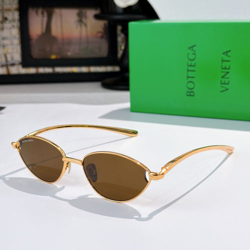 Bottega Veneta sunglasses with gold frame and dark gray oval lenses