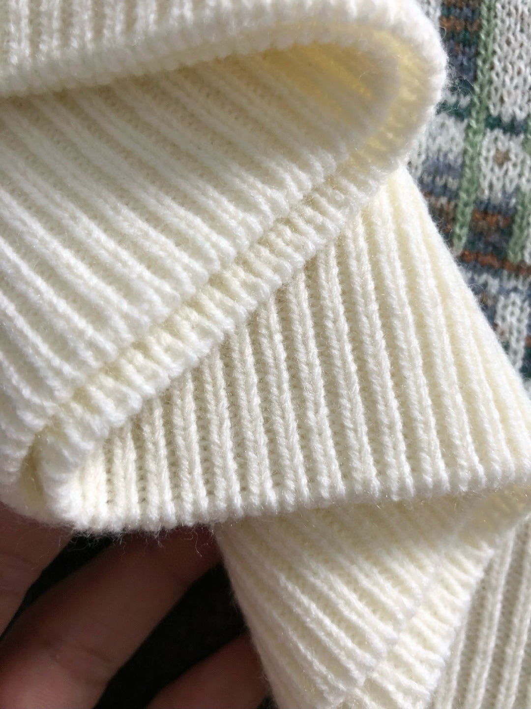 Dior knit sweater ribbed cream cuff and hem, thick vertical knit texture
