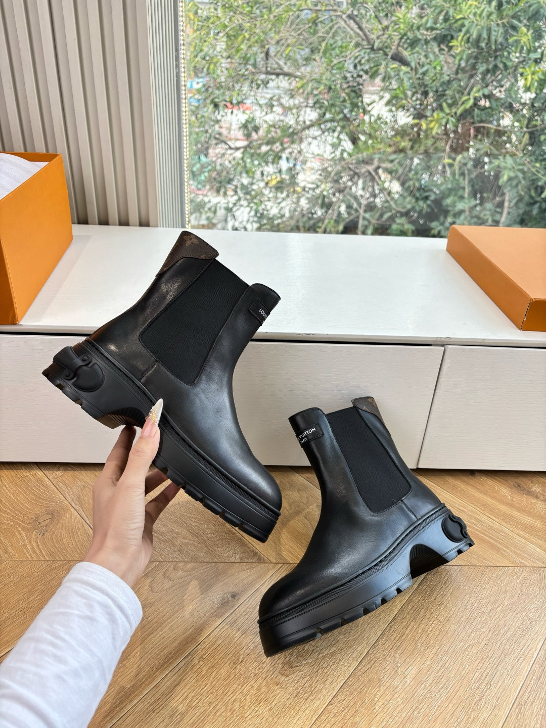 Louis Vuitton unisex black leather chelsea boots with elastic side and chunky sole