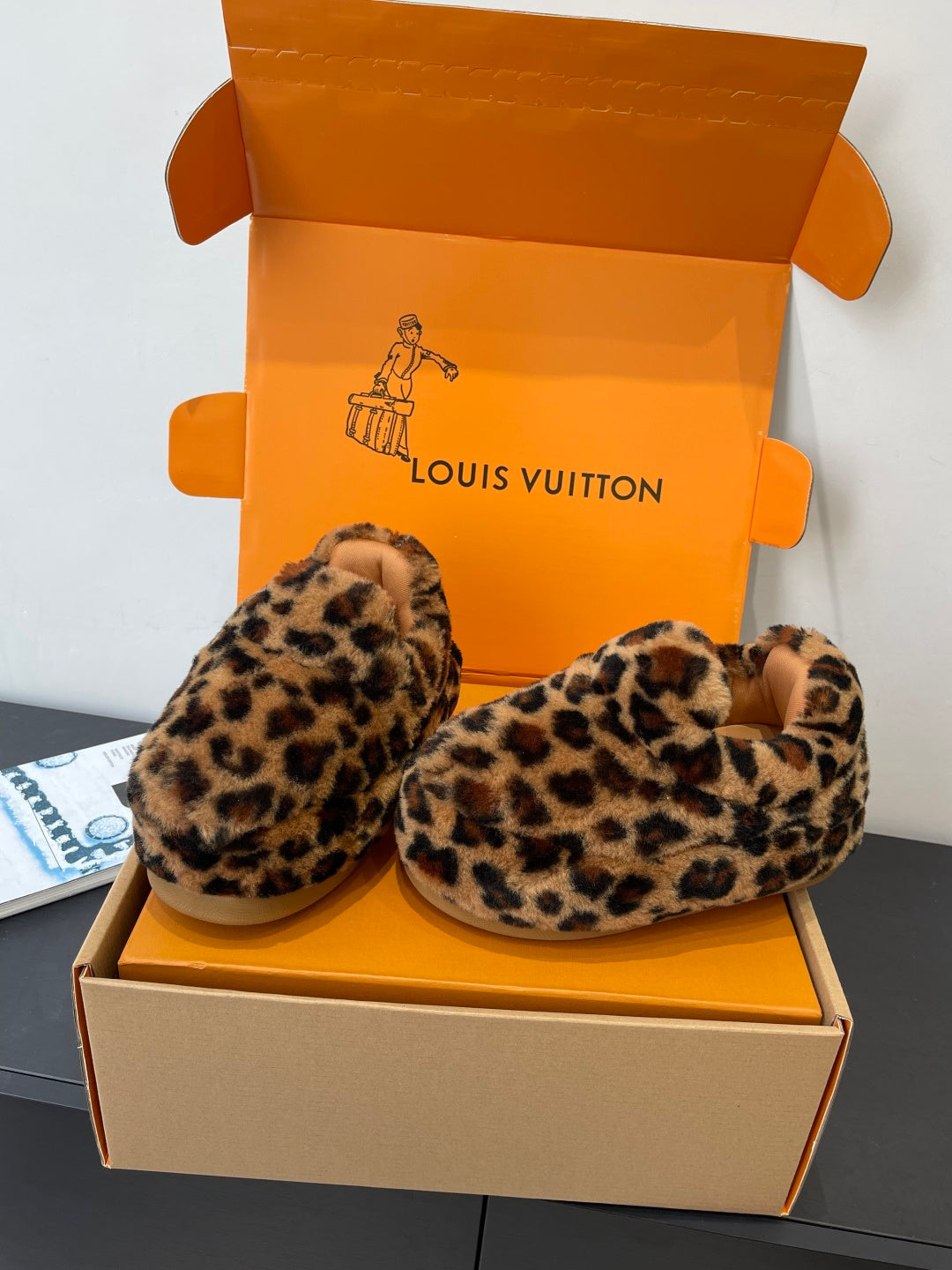 Leopard-print faux-fur slip-on shoes with rounded toe and beige soles