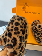 Leopard-print faux-fur slip-on shoe with textured upper