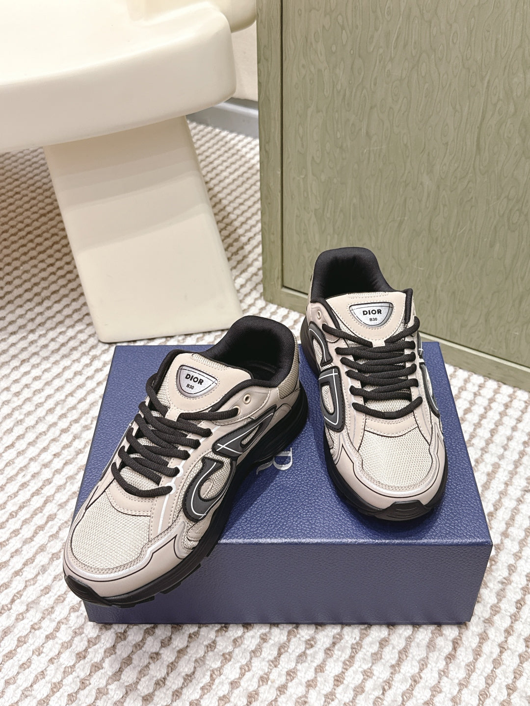 Unisex low-top sneakers, light beige with black laces and strap detail on tongue