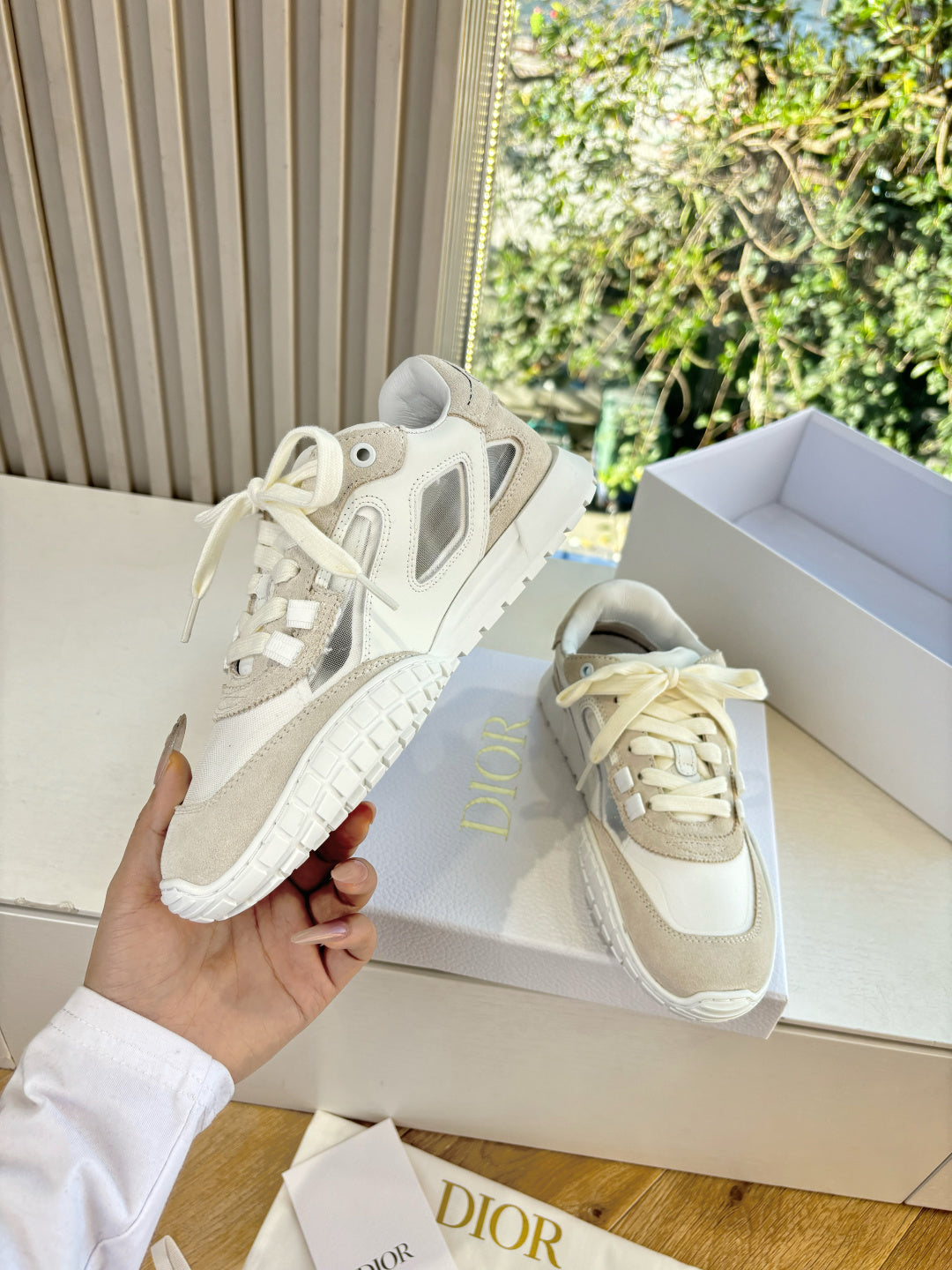 Unisex cream-and-beige sneakers, suede and leather panels with laces