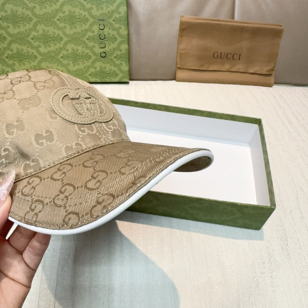 Gucci GG canvas baseball cap, beige-brown with stitched brim and side emblem