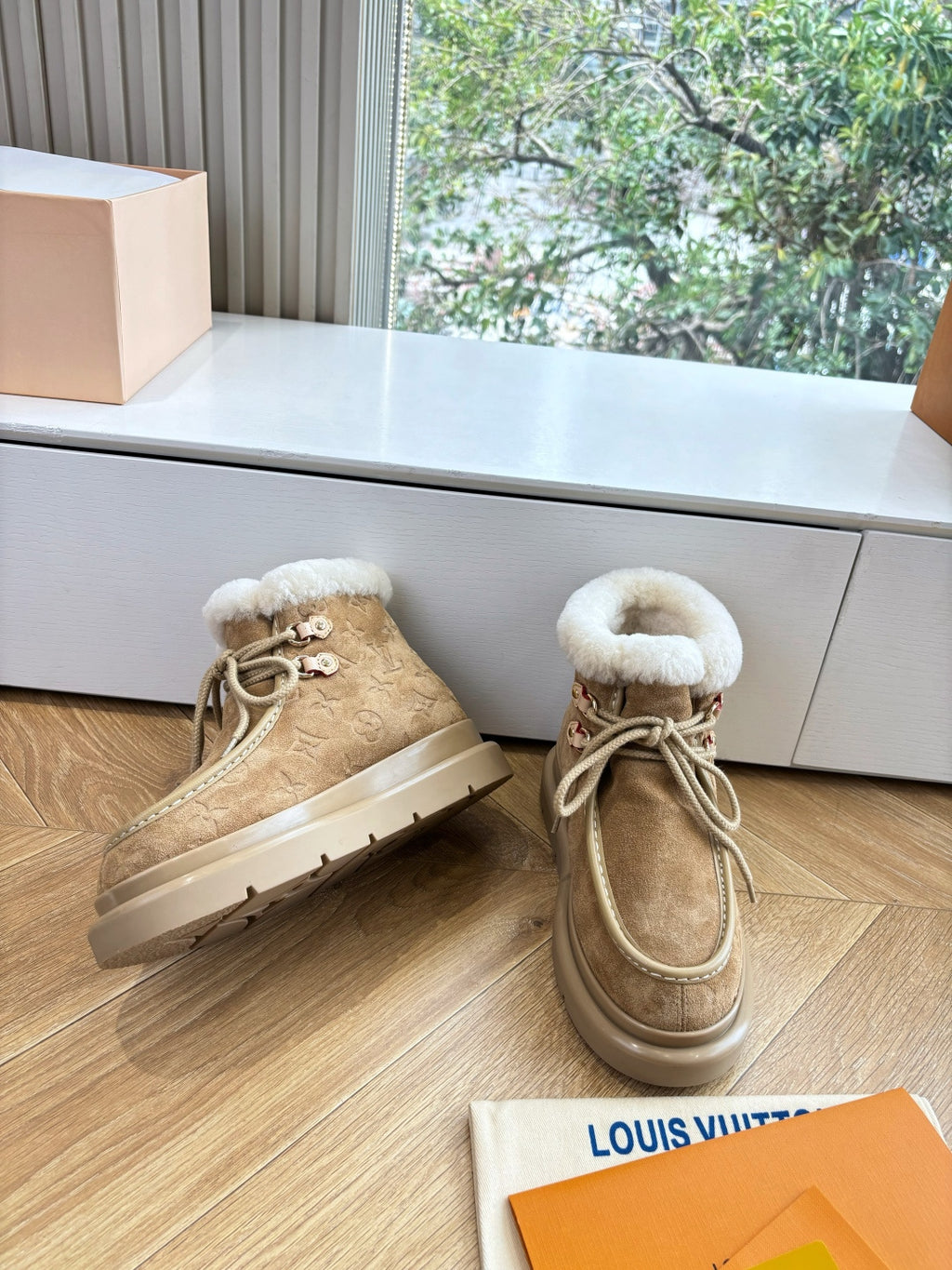 Louis Vuitton unisex lace-up shoes in tan suede with padded shearling collar