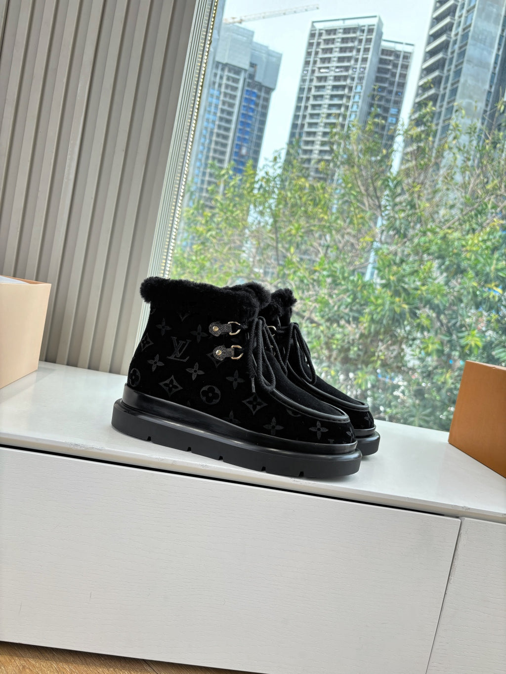 Unisex Louis Vuitton black monogram lace-up ankle boots with faux fur collar