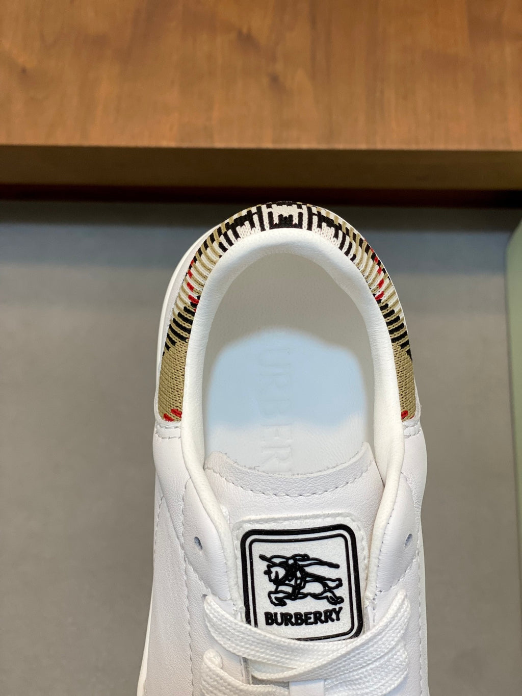 Burberry white sneaker tongue with logo patch and check-pattern collar lining