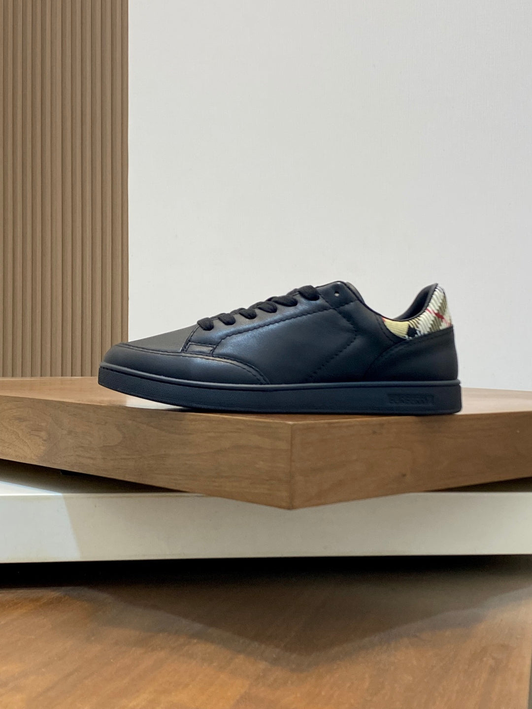 Dark blue low-top lace-up sneakers with rubber sole
