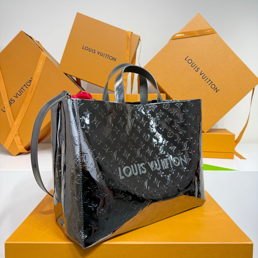 Men’s Louis Vuitton tote bag with shoulder strap and monogram print, dark finish.