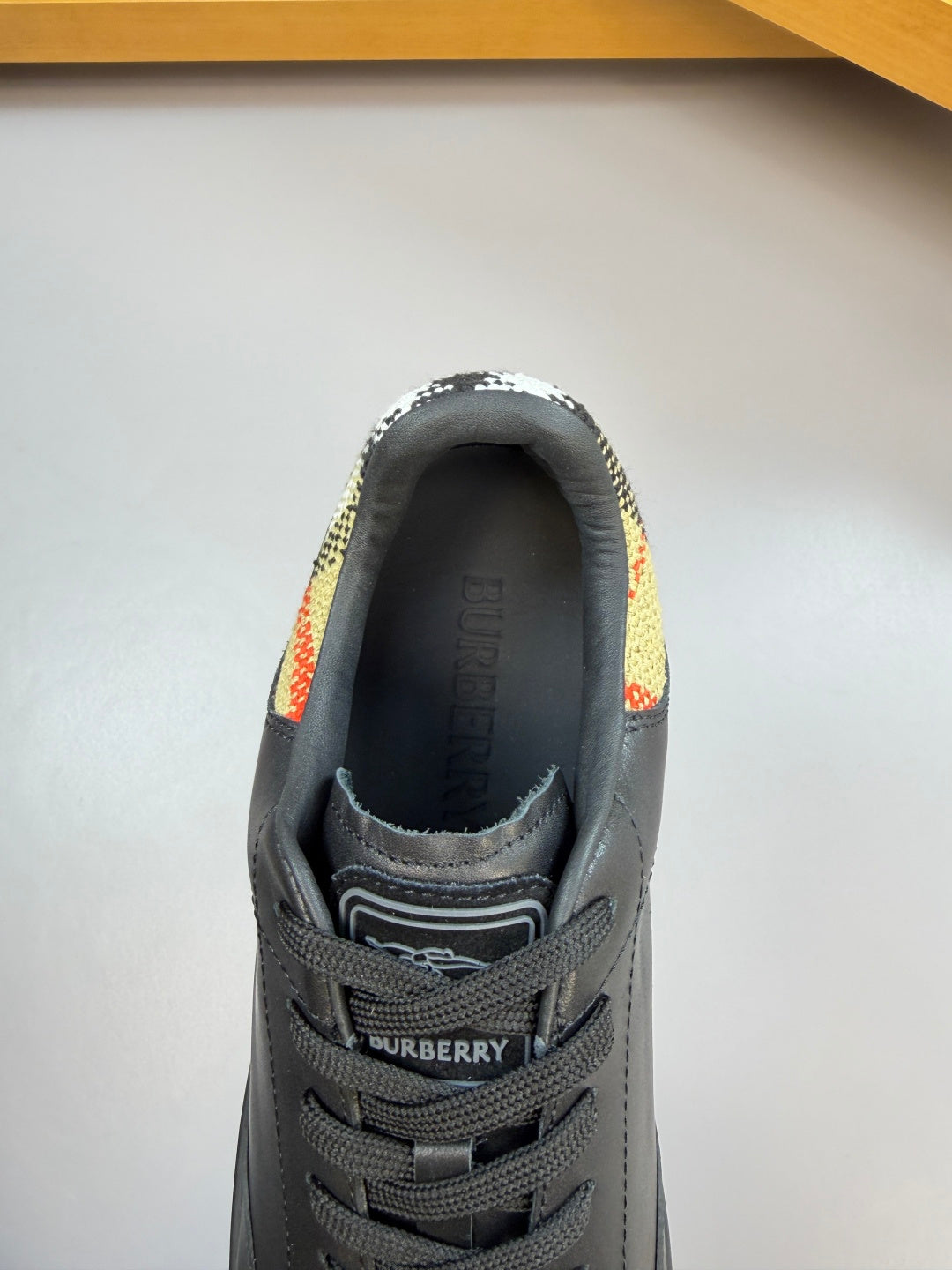 Burberry black leather sneaker tongue with multicolor lining and Burberry logo
