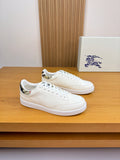 White leather low-top sneakers with white laces and rubber sole
