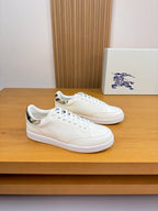 White leather low-top sneakers with white laces and rubber sole