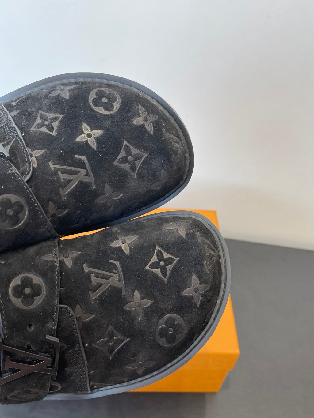 Louis Vuitton black monogram slide sandals, toe and upper pattern close-up