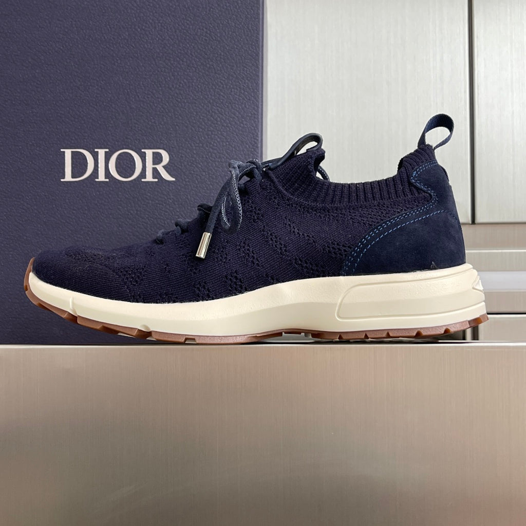 Navy lace-up unisex sneaker with knit upper and white midsole