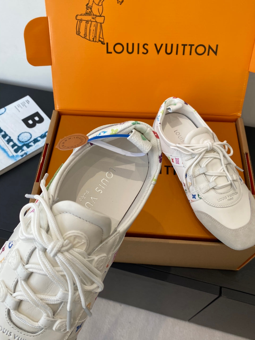 White unisex sneakers with patterned tongue lining and white lace-up front