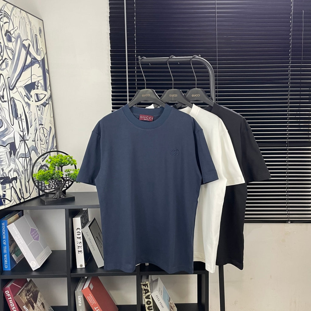 Short-sleeve T-shirt set: navy tee with white and dark tees on hangers