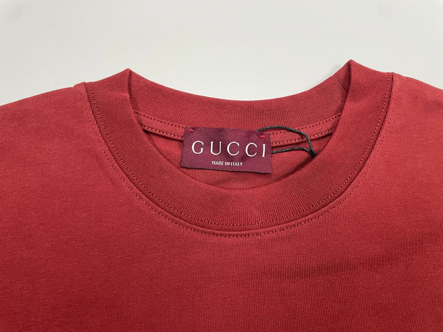 Red crewneck T-shirt collar with Gucci label at the neckline
