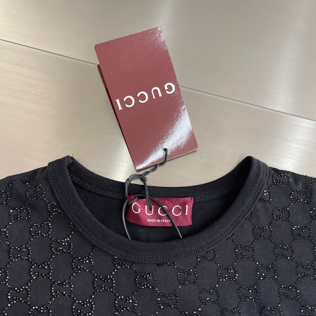 Black Gucci T-shirt neckline with GUCCI logo and Made in Italy label