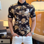 Short-sleeve polo shirt with black collar and gold, white and blue shell print