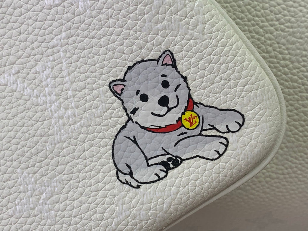 Light leather bag with embroidered cartoon dog and small logo patch