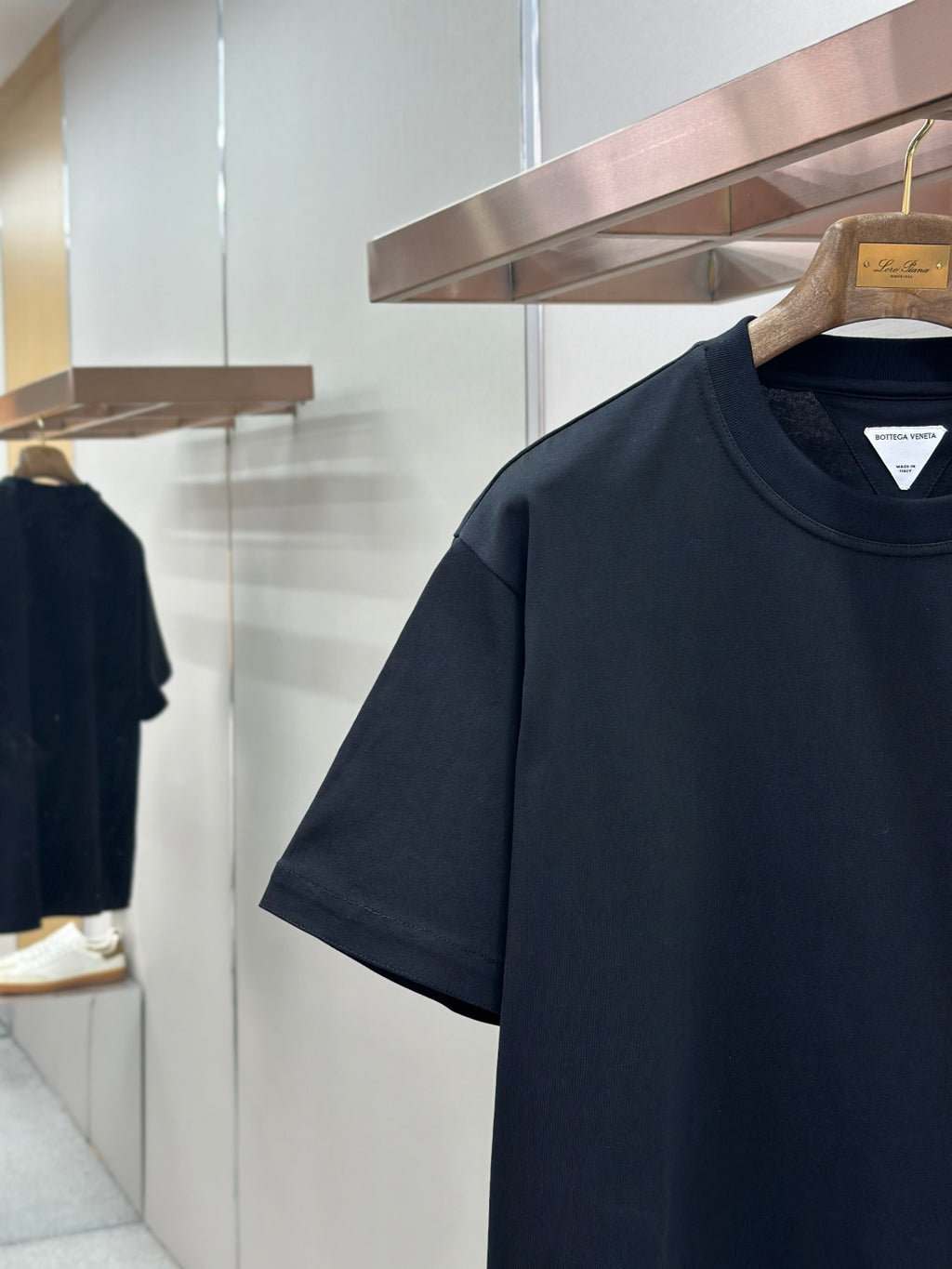 Navy crewneck short-sleeve T-shirt with chest pocket detail