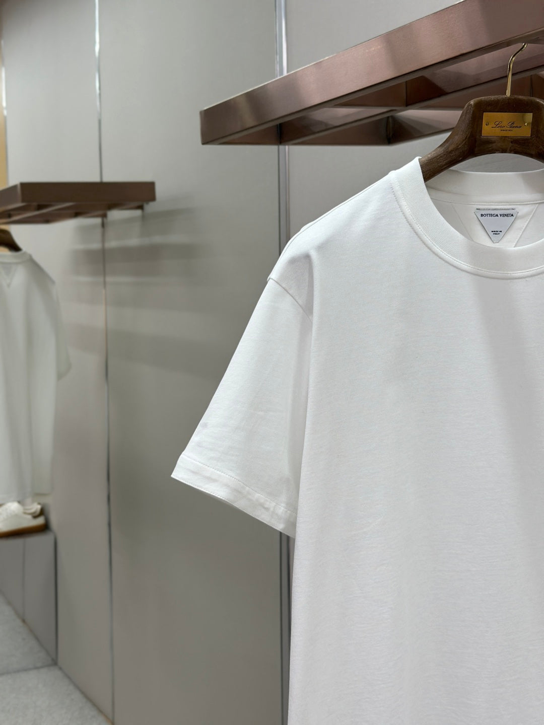 Off-white T-shirt sleeve and chest pocket detail