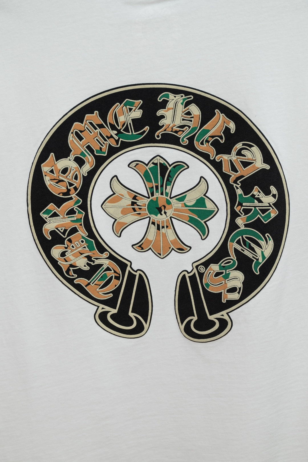 White short-sleeve T-shirt large circular character graphic