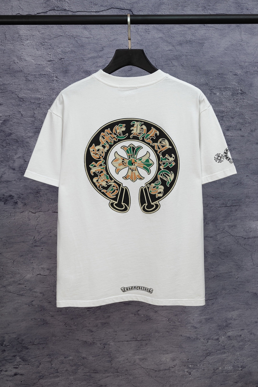 White short-sleeve T-shirt with large back circular graphic and sleeve logo