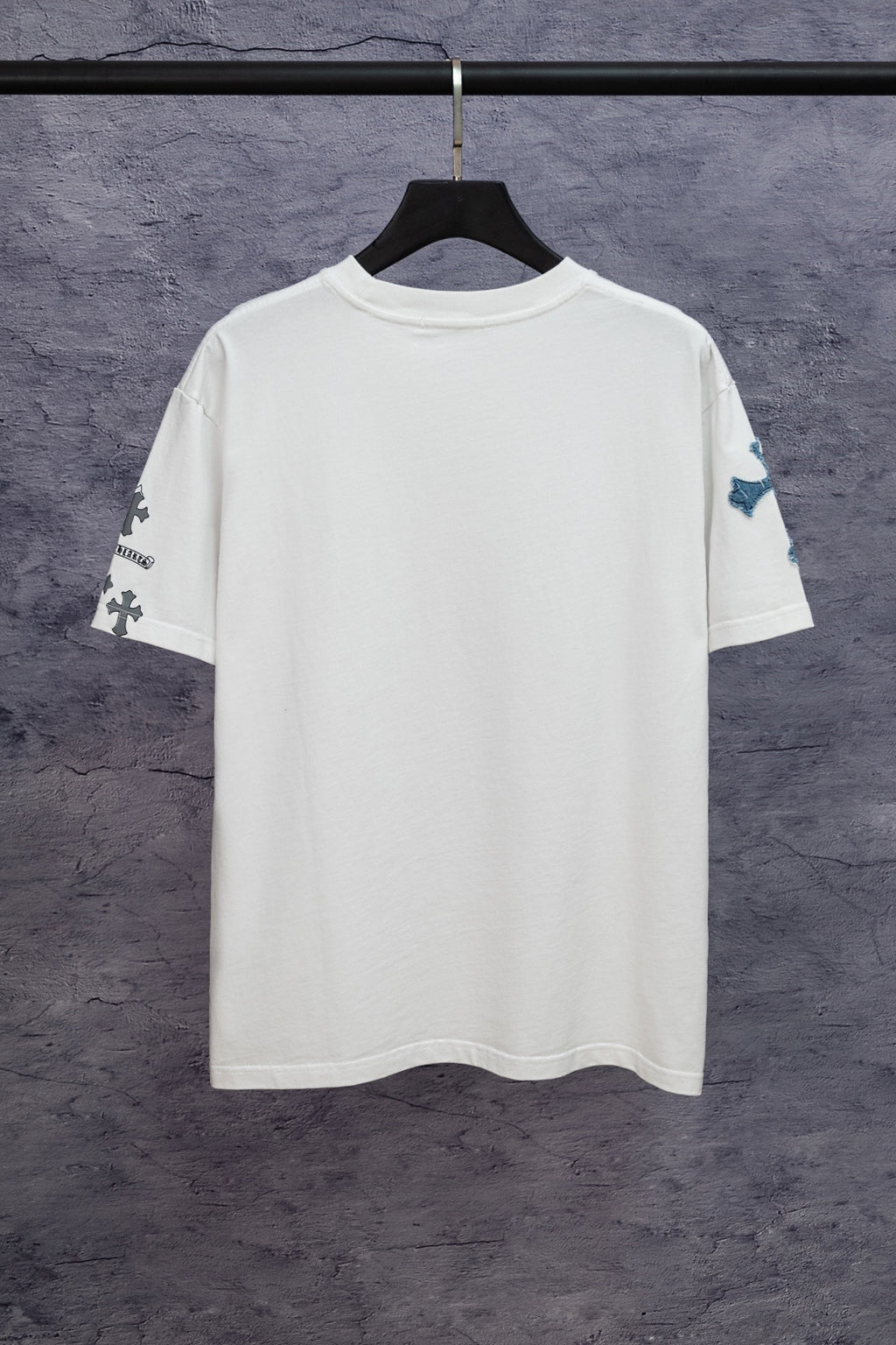 White short-sleeve T-shirt with blue cross print on left sleeve