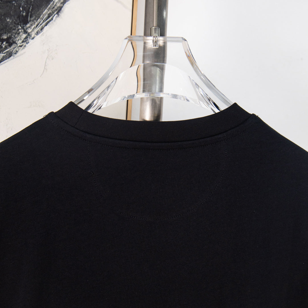 Fendi black crewneck T-shirt collar and shoulder seam