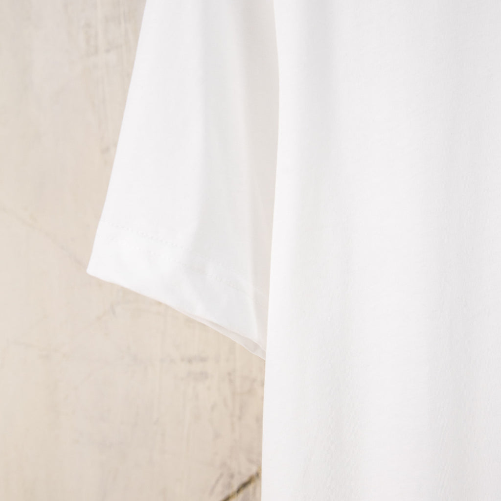 White Dior T-shirt side view with straight hem and short sleeve