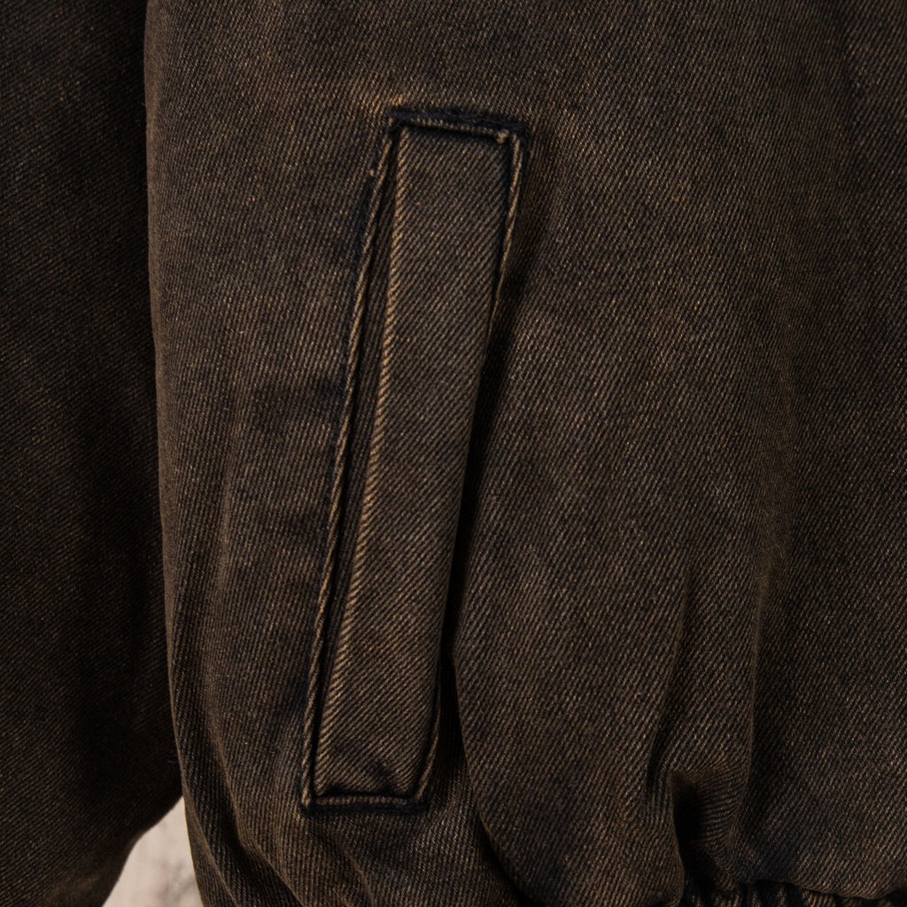Jacket sleeve with vertical welt pocket