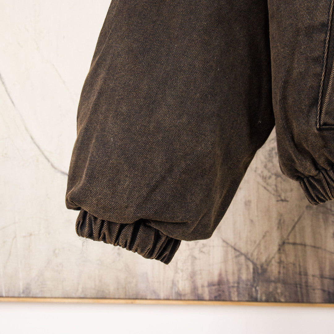 Jacket sleeve cuff with gathered elastic hem