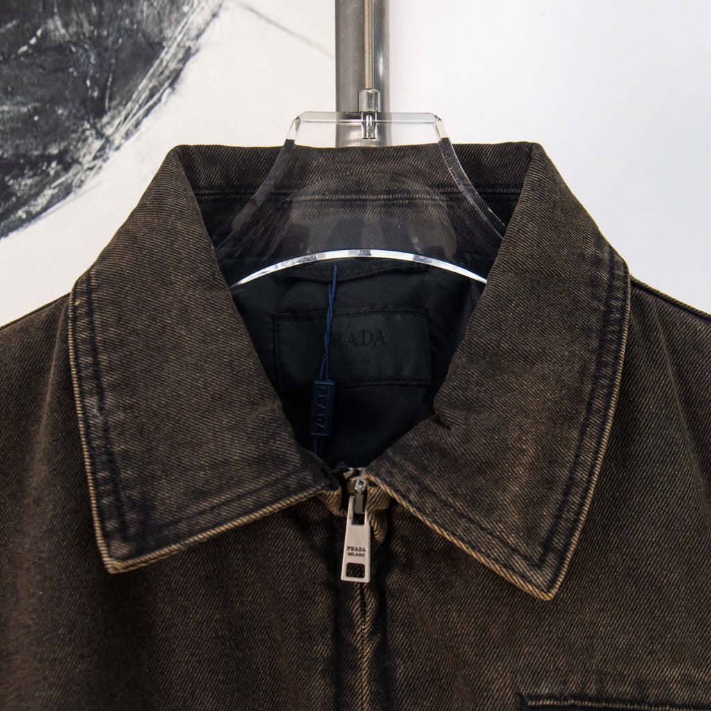 Long jacket collar close-up with zipper and inner brand label